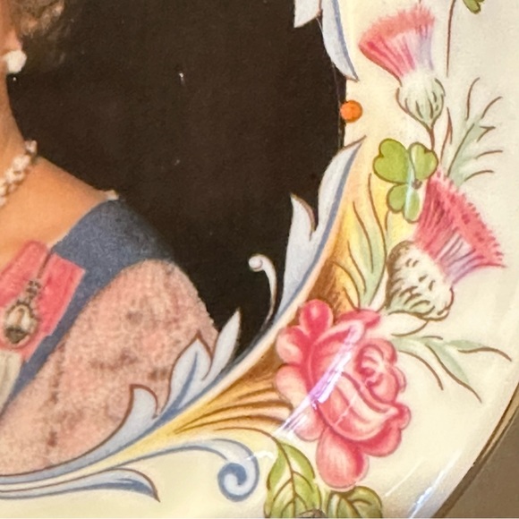 Queen Elizabeth II Silver Jubilee Trinket Dish Bone China Staffordshire England - Picture 7 of 10